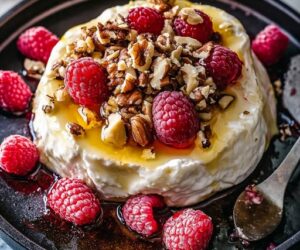 Baked Brie Delight: Effortlessly Savory Appetizer Recipe