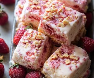Strawberry Shortcake Bars: Effortless & Irresistible Treats