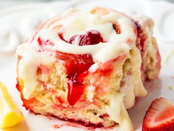 Strawberry Lemon Rolls: The Best Sweet Treat for Summer 2 Strawberry Lemon Rolls
