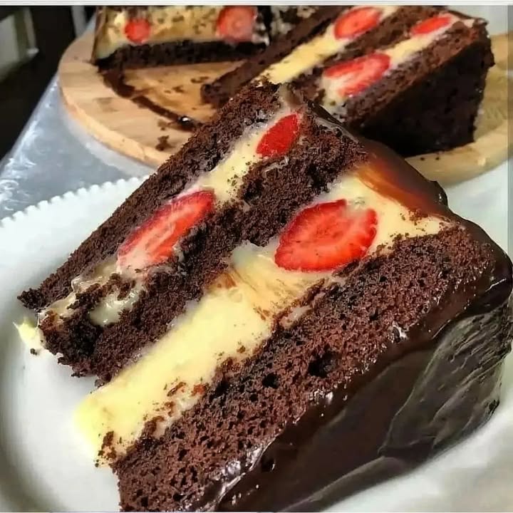 Chocolate Cake with Condensed Milk and Strawberries 2 chocolate strawberry delight Elite Cooking Recipes