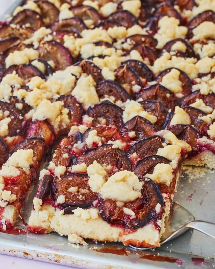 Heavenly Plum Crumble Delight: Easy, Sweet, and Irresistible 2 plum crumble delight Elite Cooking Recipes